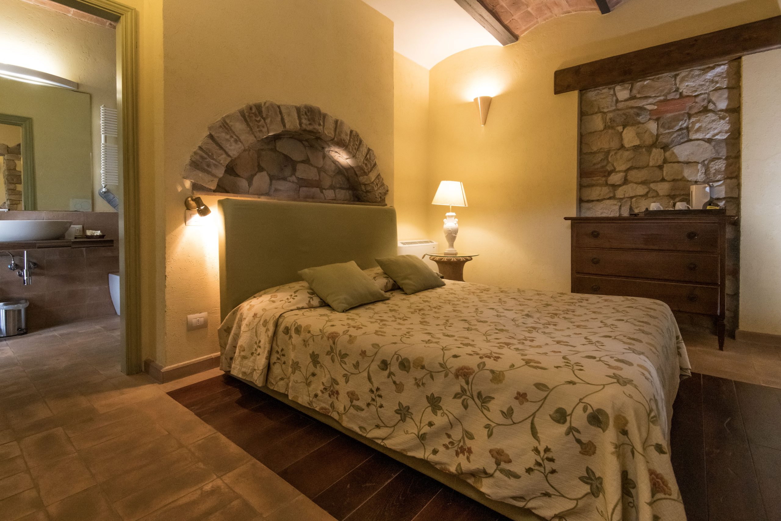 Suite 1(8)