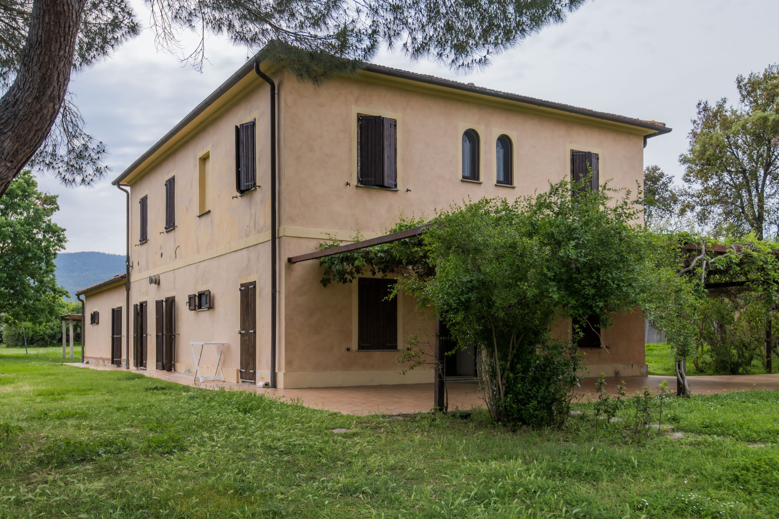 giardino davanti entrata junior suite e classic