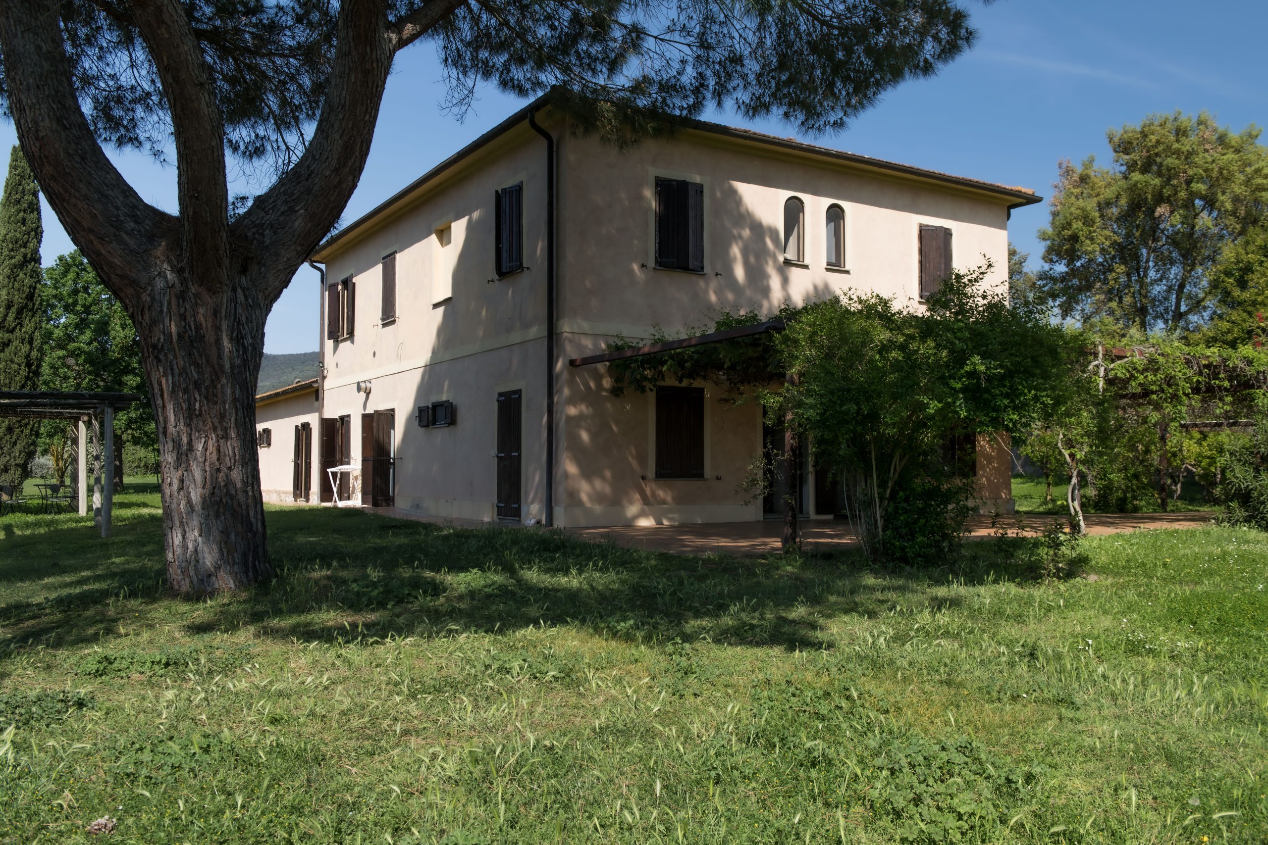 giardino davanti entrata junior suite e classic(1)